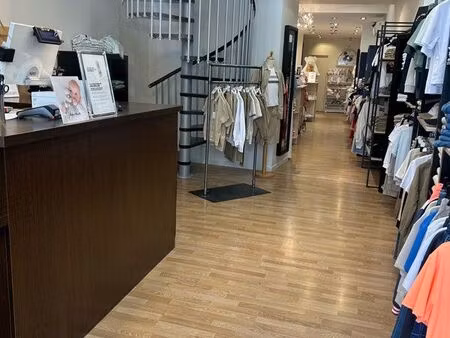 local commercial 90m2