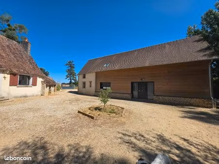 grange restaurée avec etang