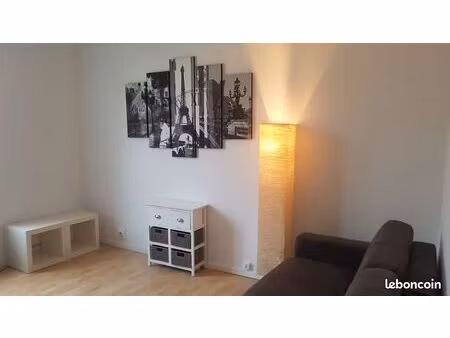 joli studio lumineux au calme centre ville