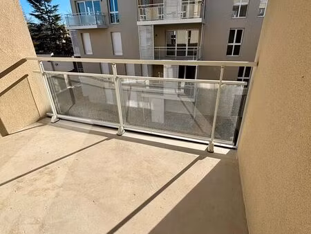 t2 hyper-centre epernay (accessible pmr) + place de parking sécurisée