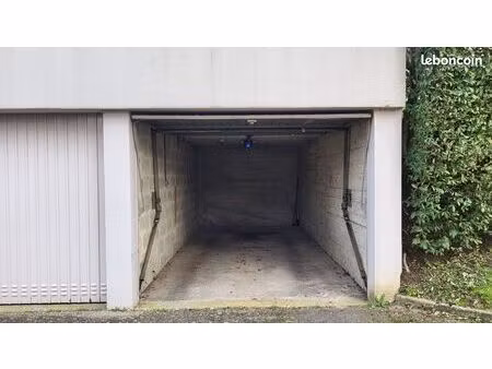 garage box individuel avec porte électrique + électricité + éclairage