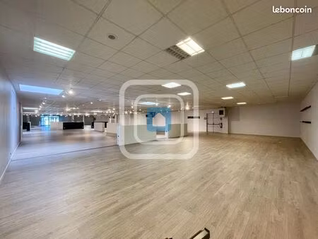 local commercial 1 000 m²