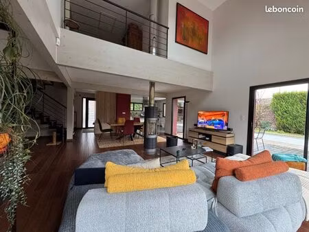 maison d’architecte sur 7 ares piscine et sauna