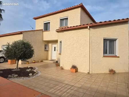 villa 4 faces dans quartier au calme