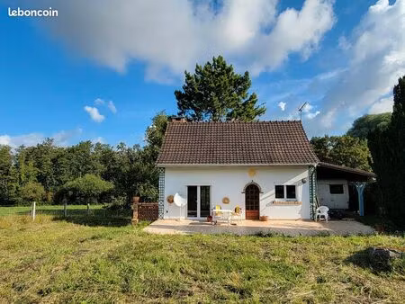 charmante propriété de caractère  au calme  en pleine verdure  à proximité des plages de l