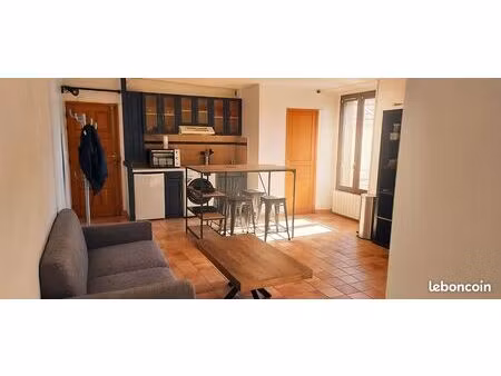 [f2/f3] meublé lumineux avec bureau et cave - hyper centre - 30 min de paris