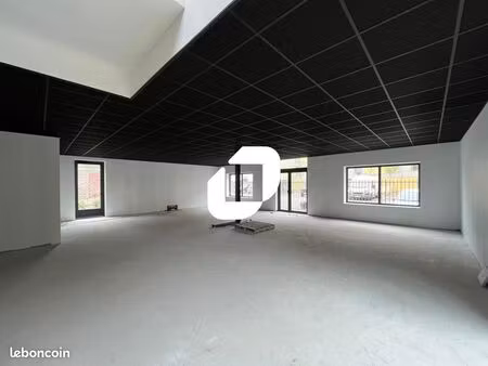 bureaux 174 m²