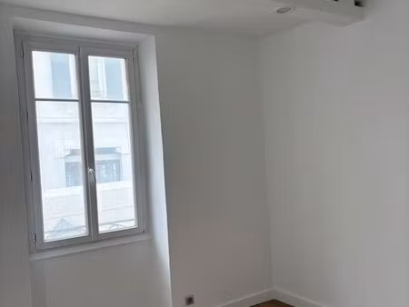 bureau idéalement situé - st-jean-de-luz centre / gare