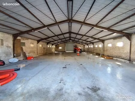 hangar de stockage 320m2 à louer