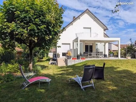 propriété 6 pièces 189 m²