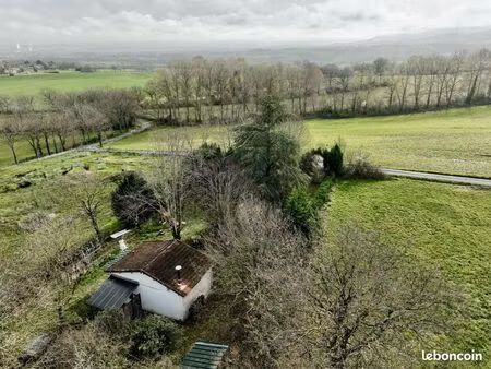terrain de loisir avec bâtisse