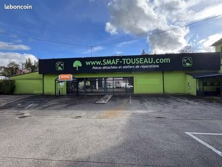 ensemble immobilier  bâtiment commercial  logement