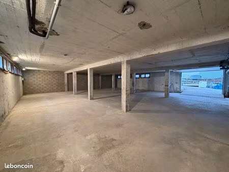 local d’activité / entrepôt 225 m²