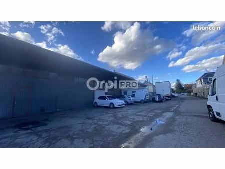 local d'activité 1 160 m²