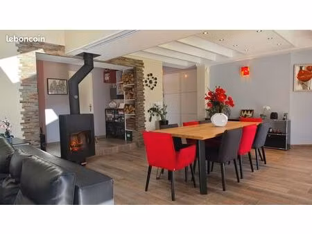 maison plain-pied au calme en impasse dans le bourg du cellier