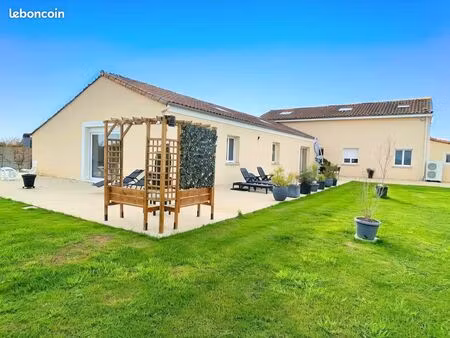 maison 2008 de 240m2 + 120m2 espace piscine intérieure