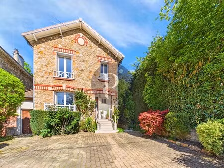maison de caractère avec vue sur le lac - verrières le buisson