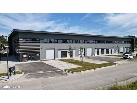 local d'activité /stockage/bureaux