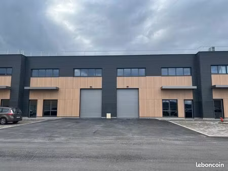 local d'activité /stockage/bureaux