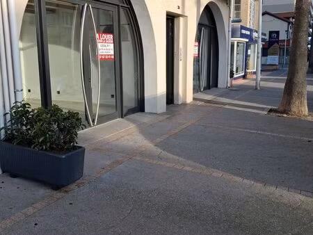 local commerciale a louer canet plage en roussillon