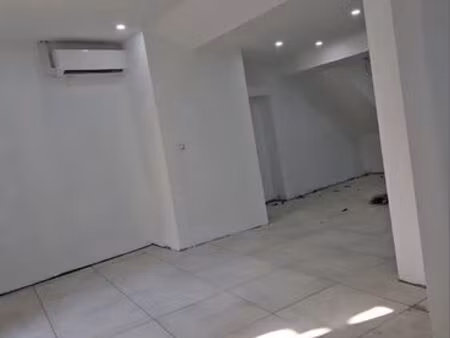 local commercial 80 m2