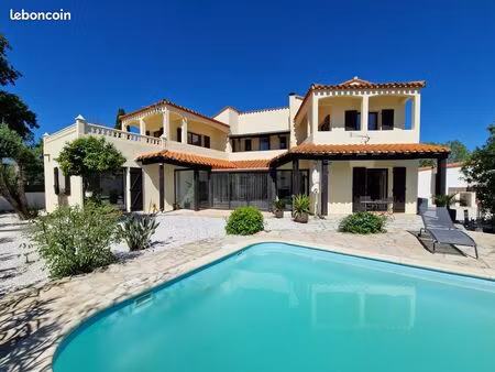 villa 4 faces avec 2 appartements