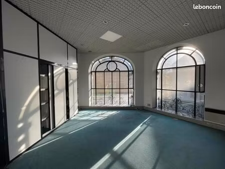 16 bureaux aménagés proche gare