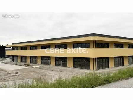 local commercial 174 m² laissaud