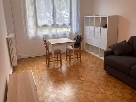 location studio meublé 28m2