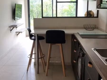 studio 28m2 rénové avec terrasse pour alternant(e) / etudiant(e) – dispo 09/26