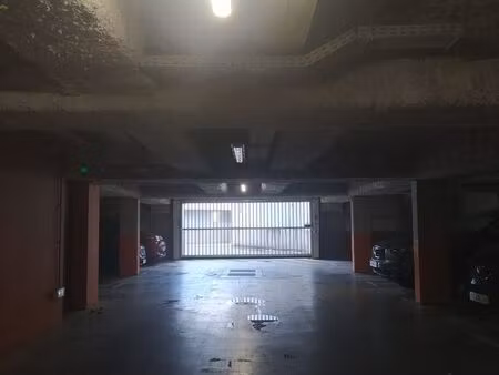 place parking sécurisée