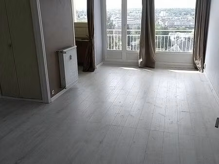 grand appartement refait à neuf avec une très belle vue sur saint-lô