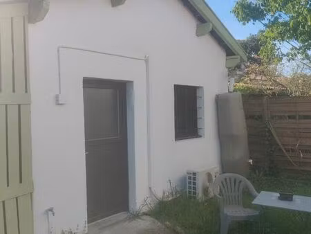 jolie maisonnette-studio pour étudiant.e dans jardin d'une maison familiale