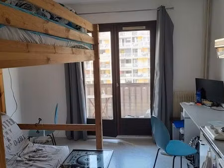 studio  20m2  situé faubourg maché sur chambéry