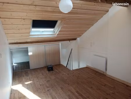 loue t2 en duplex 600 euros eau comprise