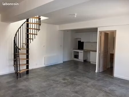 maison f4 duplex meublée – refaite à neuf - centre blain