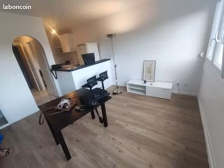 beau studio à 15 min de paris rer c et d