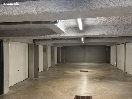 garage / box a louer 15m2