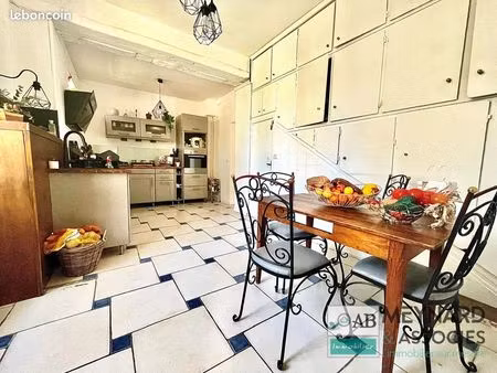 maison 8 pièces 210 m²