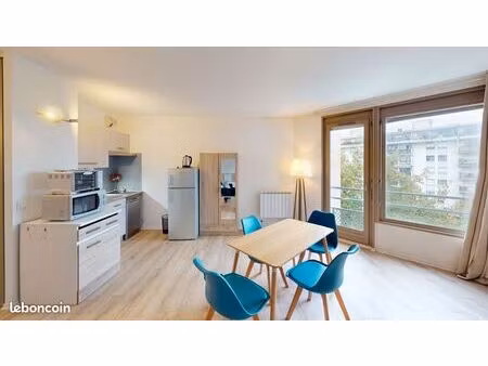 studio 1 pièce 38 m²