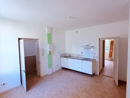 appartement f2 refait à neuf hyper centre