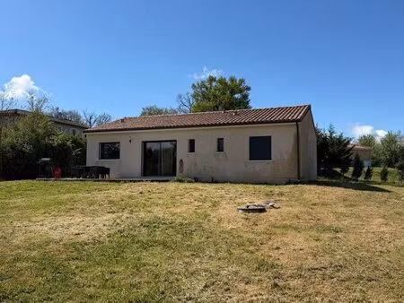 maison de plain-pied récente – 95 m² – terrain de 2 300 m² – técou