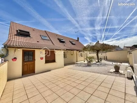 maison 10 pièces 245 m²