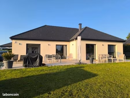 maison récente de plain pied