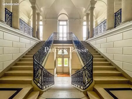 château 20 pièces 2 300 m²