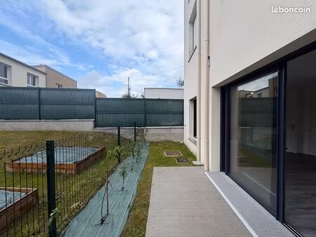 studio 1 pièce 32 m²