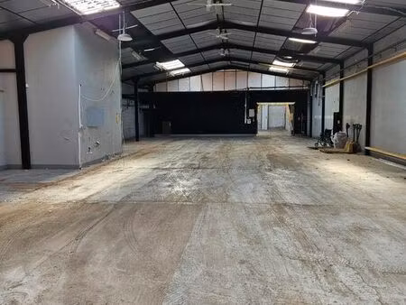 entrepôt 100 m2 a coter de la gare de meaux