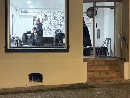 local commercial / salon de coiffure ou autre