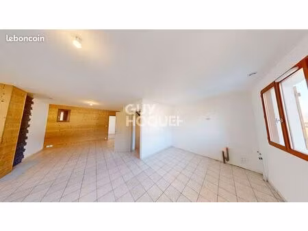 propriété 4 pièces 104 m²