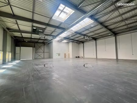 local bureaux 1 673 m²